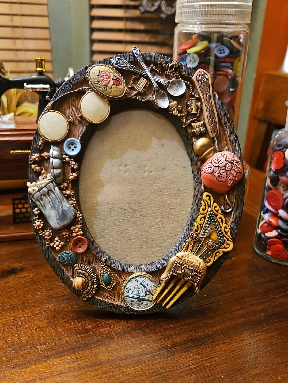 Unique vintage Russ Berrie & Co. "Bertie Frame" novelty photo frame